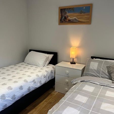 The Grande Residence - Close To Central London & Next To Northfield Tube Station Hanwell المظهر الخارجي الصورة
