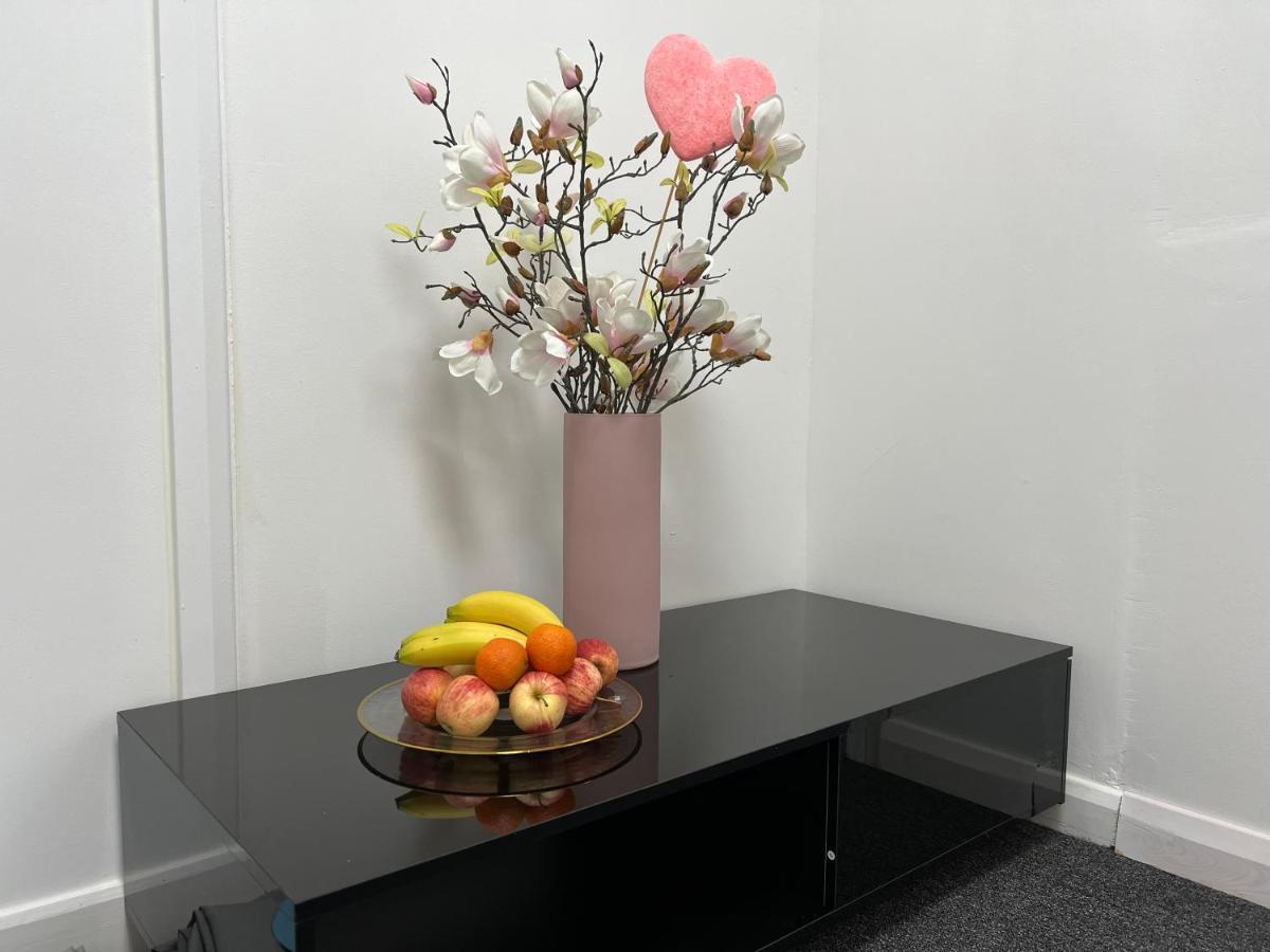 The Grande Residence - Close To Central London & Next To Northfield Tube Station Hanwell المظهر الخارجي الصورة
