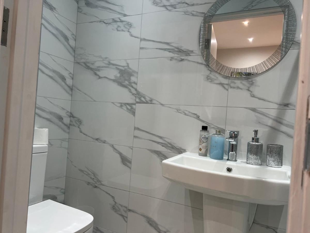 The Grande Residence - Close To Central London & Next To Northfield Tube Station Hanwell المظهر الخارجي الصورة