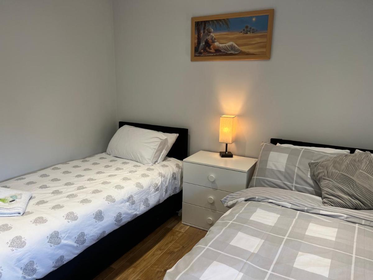 The Grande Residence - Close To Central London & Next To Northfield Tube Station Hanwell المظهر الخارجي الصورة